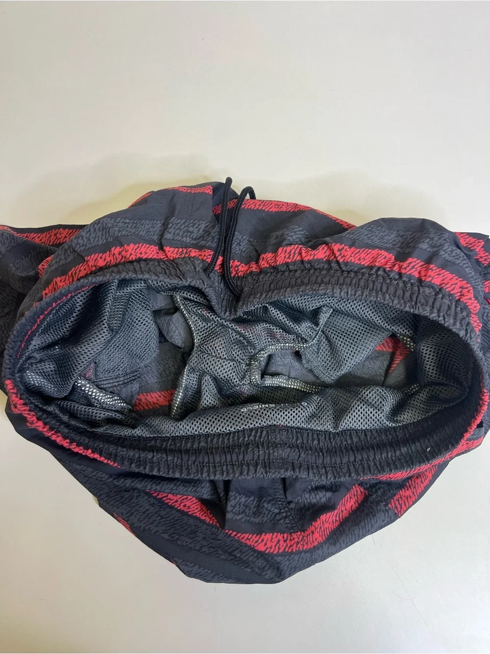 Columbia Swim Shorts Men’s Red/Black/Charcoal Striped Trunk Lined - Size Medium